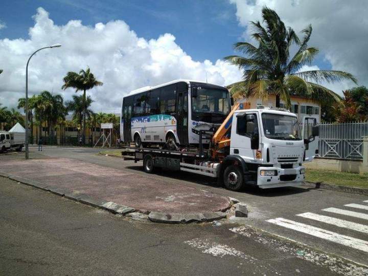 Remorquage bus spacieux Le Lamentin