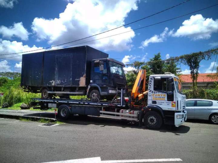 Remorquage spécifique poids lourds et bus