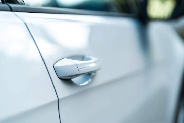 Dépannage ouverture porte auto suite à clé enfermée ou perdue