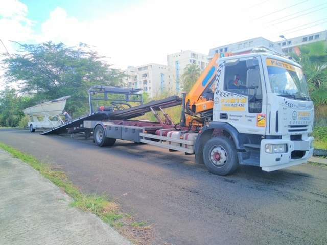 Remorquage barque Le Lamentin